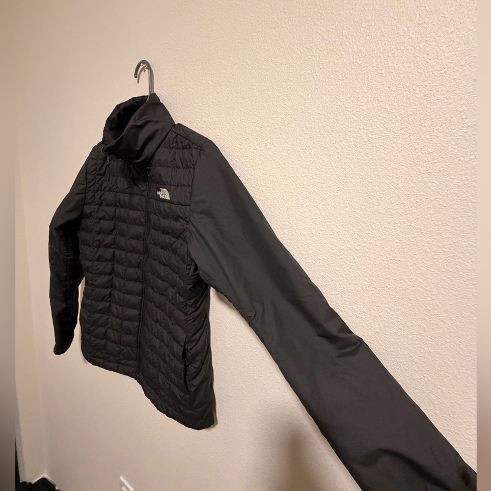 WINTER-CLEARANCE The North Face ThermoBall Eco Puffer Jacket Black Womens Medium - Picture 4 of 8